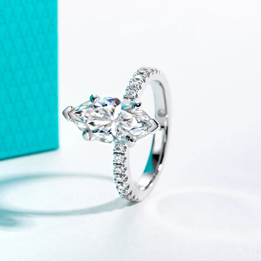 Velune Solitaire Ring
