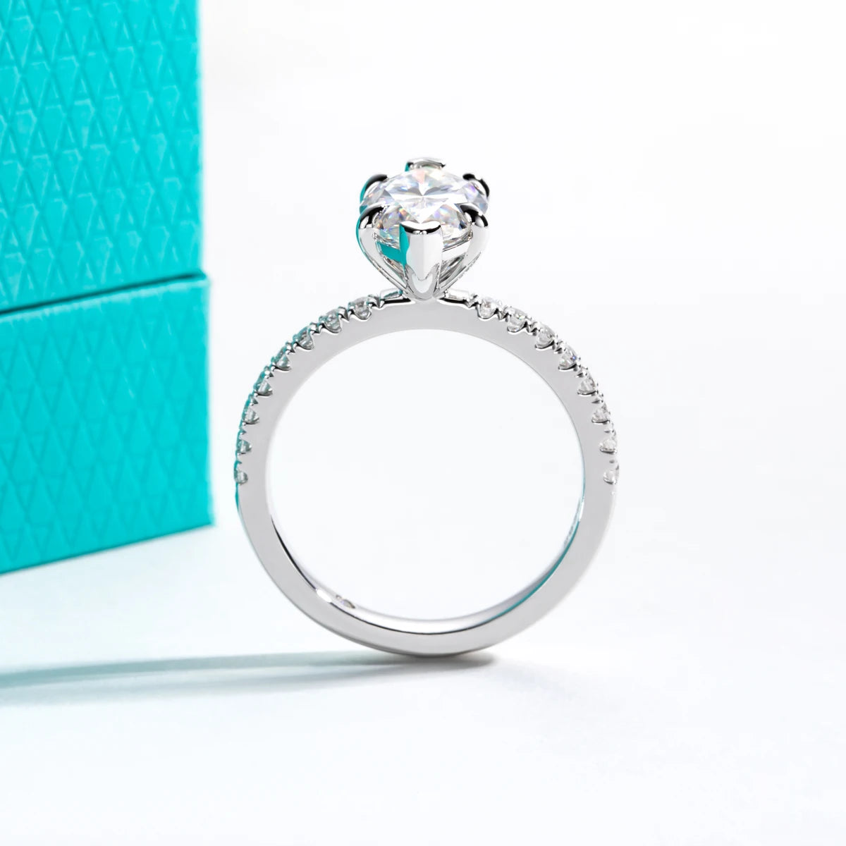 Velune Solitaire Ring