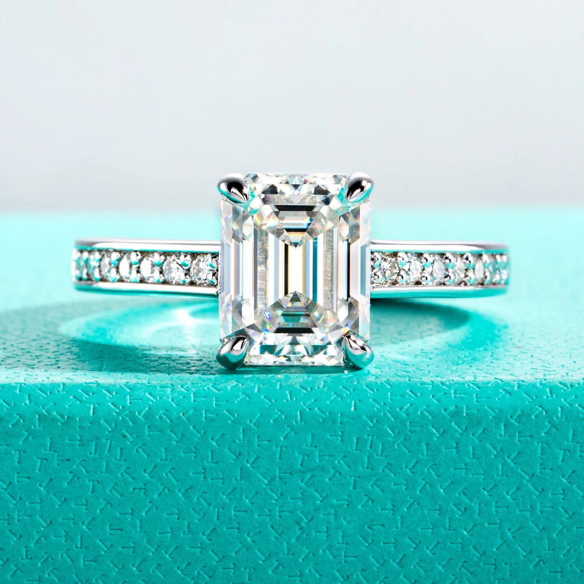 Élise Solitaire Ring