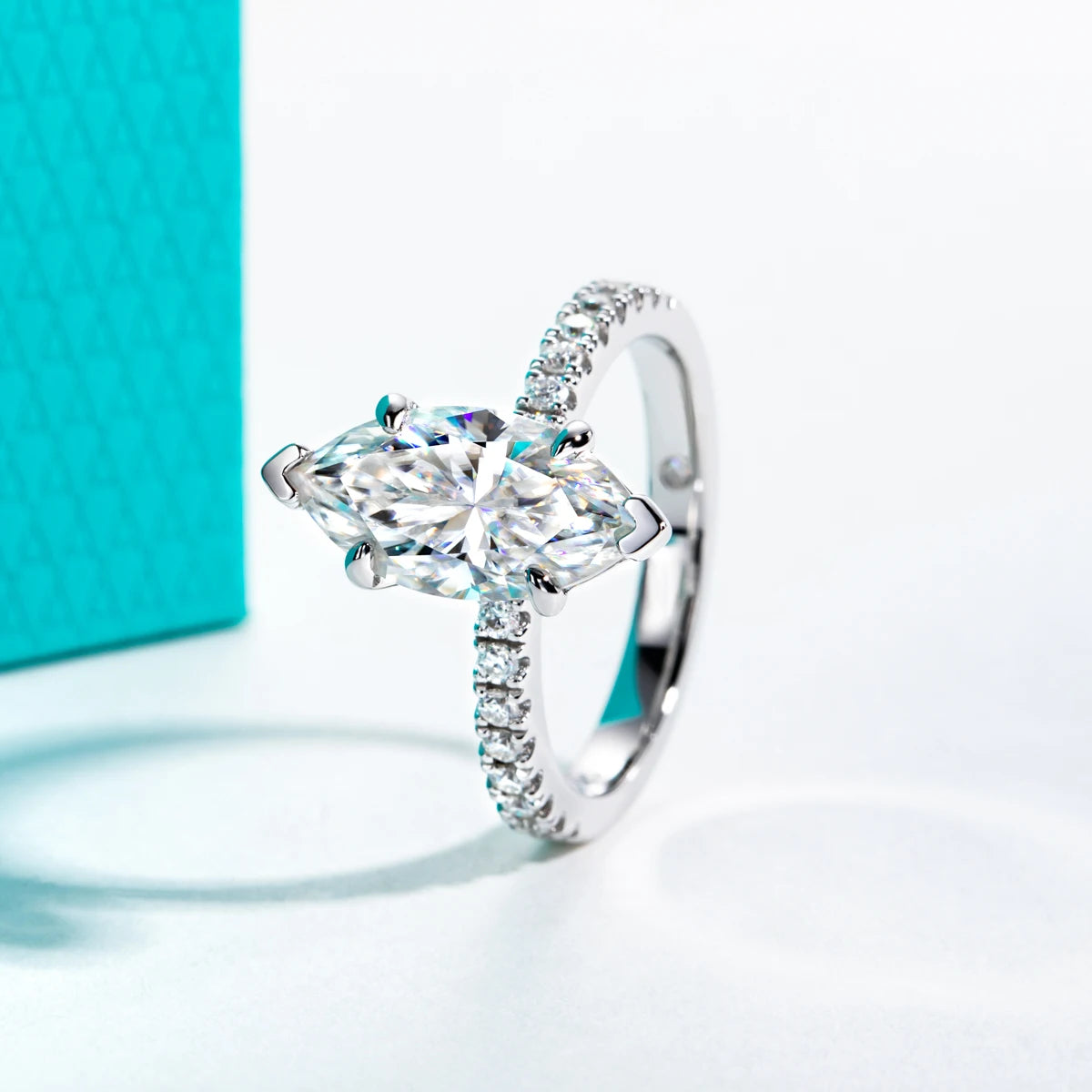 Velune Solitaire Ring