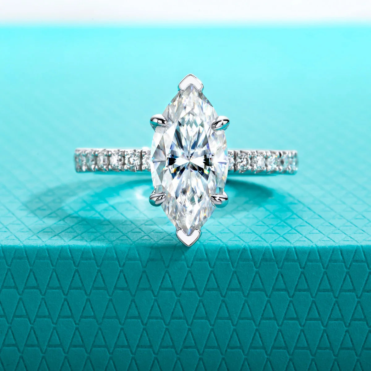 Velune Solitaire Ring